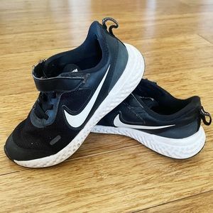 Nike Revolution Sneakers Kids - 1Y